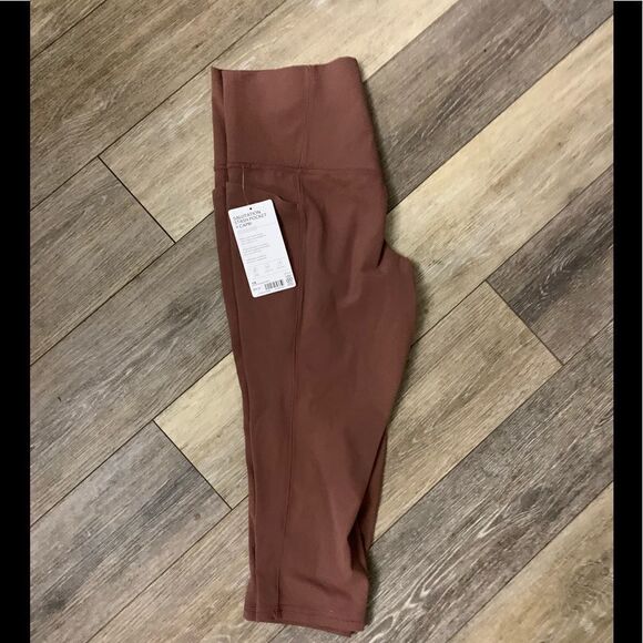 Athleta Salutation Stash Pocket II Capri - Picture 5 of 8